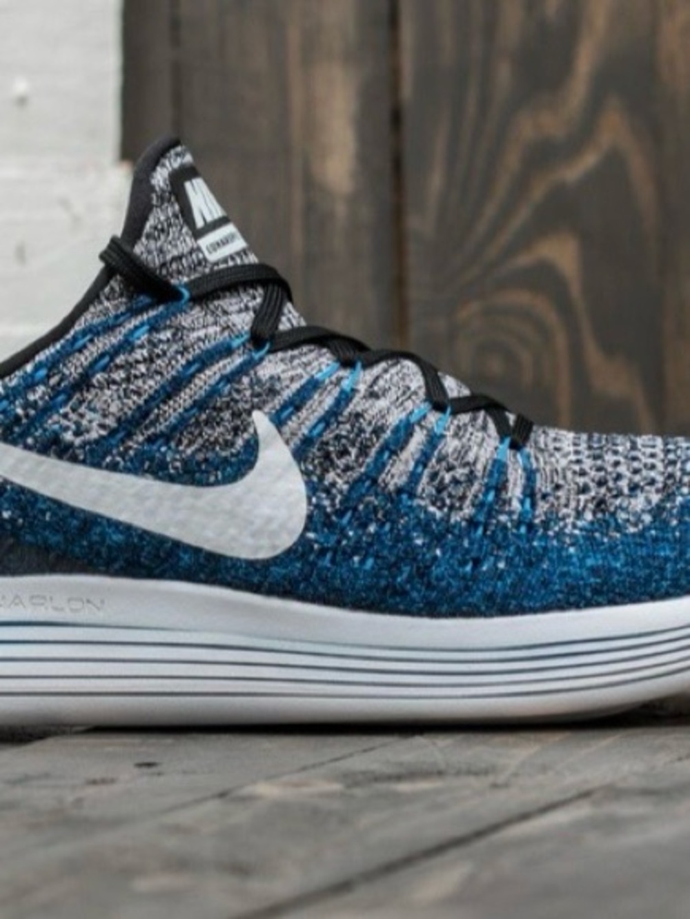 Nike LunarEpic Low Flyknit 2 Photo Blue Running Shoes-Womens 7.5 OR Youth 6Y - Picture 2 of 5
